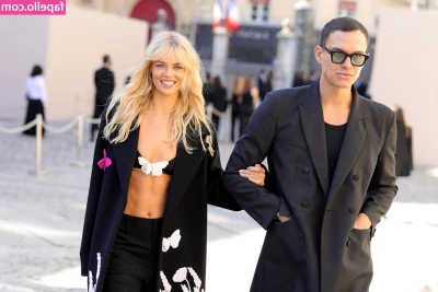 Samara Weaving [ samara-weaving ] - Sarah: 'Retro Gold'   True fans will have me set as their wallpapers