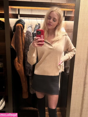Samara Weaving [ samara-weaving ] - Amor começa dando beijinhos nos meus pezinhos e vem subindo  quando