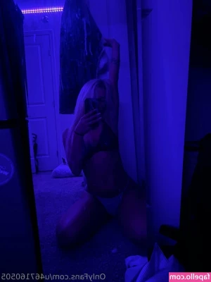 Bella Paulson [ bella-paulson ] - CAVALAO ACABA DE FAZER ESSE VIDEO PRA VCS OK UM BEIJÃO COWBOY