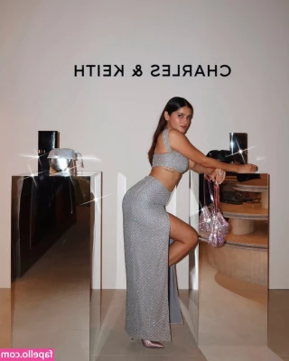 Meghna Kaur [ meghna-kaur ] - hello  my dear  Do you want 5 topless photos and one hot naked video