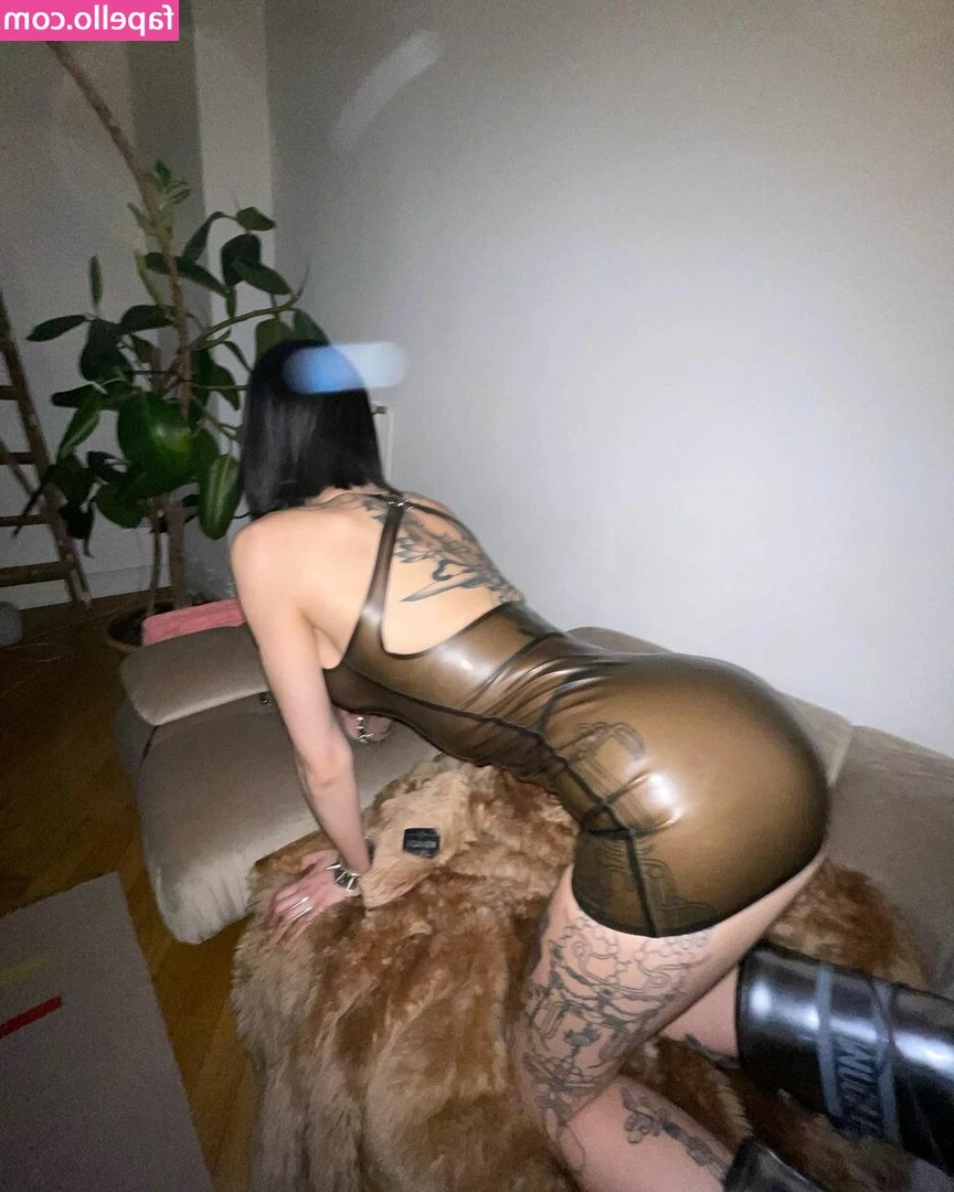 tightcorsetloosemorals - Which view is better