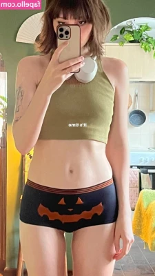 Savannah Brown [ savannah-brown ] - Please poke me in the back     Hello  I m Minami   I was in the mood