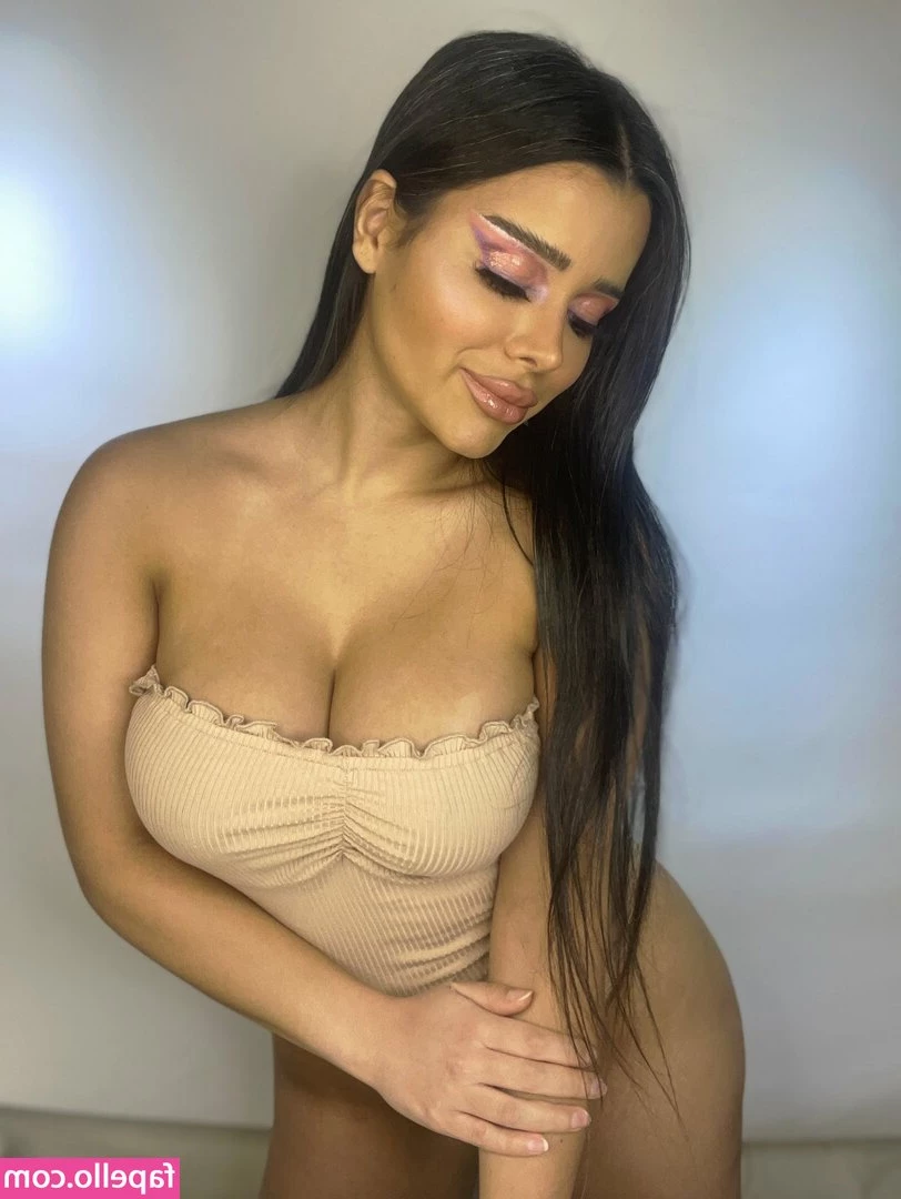 Pour.aya [ pour-aya ] - Cum to the idea of fucking this fat belly and tight slit