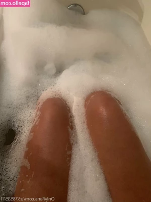 roxannerye - Roommate went to work and I just had to release some pressure in the