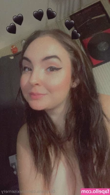 alexisemery - '' I love the way you make me horny without even doing anything ''
