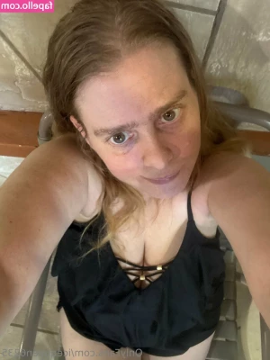 icequeen6235 - Post Photoshoot Princess  ate some pizza as a reward
