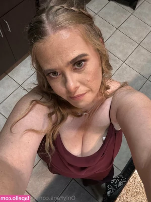 icequeen6235 - Heard you like to service men in uniform