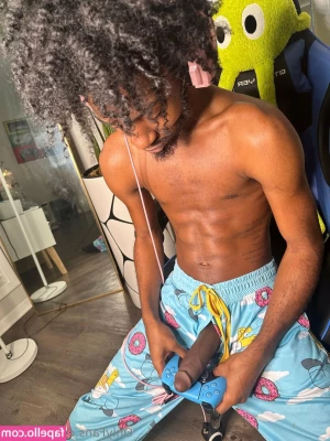 luh_ved [ luh-ved ] - More showering with a surprise
