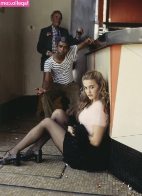 Alicia Silverstone [ alicia-silverstone ] - Look #2 🏋‍♀️