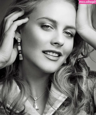 Alicia Silverstone [ alicia-silverstone ] - Open up 😉