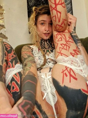 psykes.bootyfull.world [ psykes-bootyfull-world ] - Would u like to play dress up with me