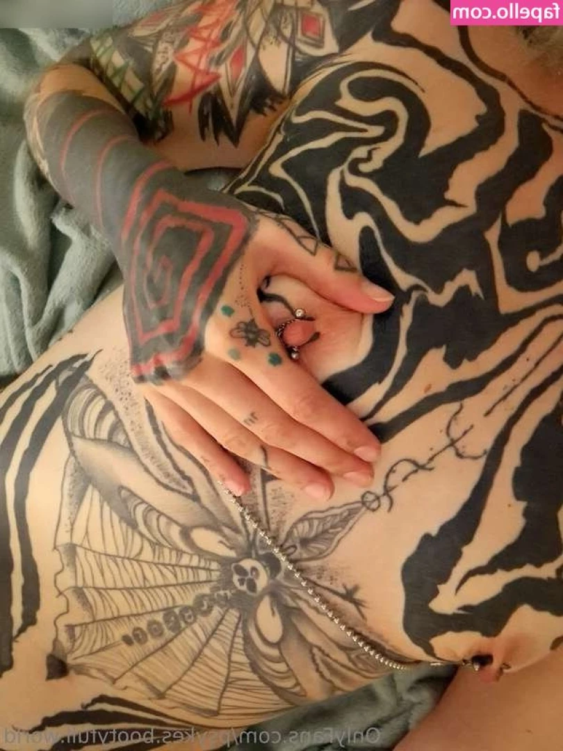 psykes.bootyfull.world [ psykes-bootyfull-world ] - Foot job with my pretty white toes
