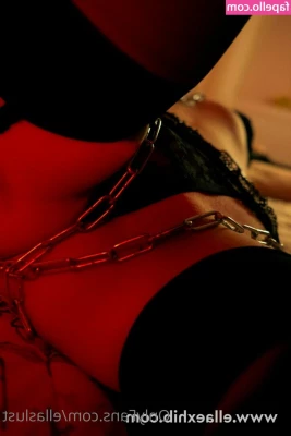 ellaslust - Slow mo  close up ass shake   Message me now and get something
