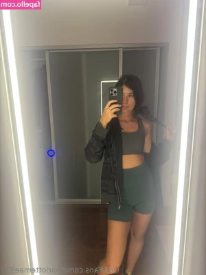 charlottemae977 - I want you to imagine giving me a creampie in this position.🤤