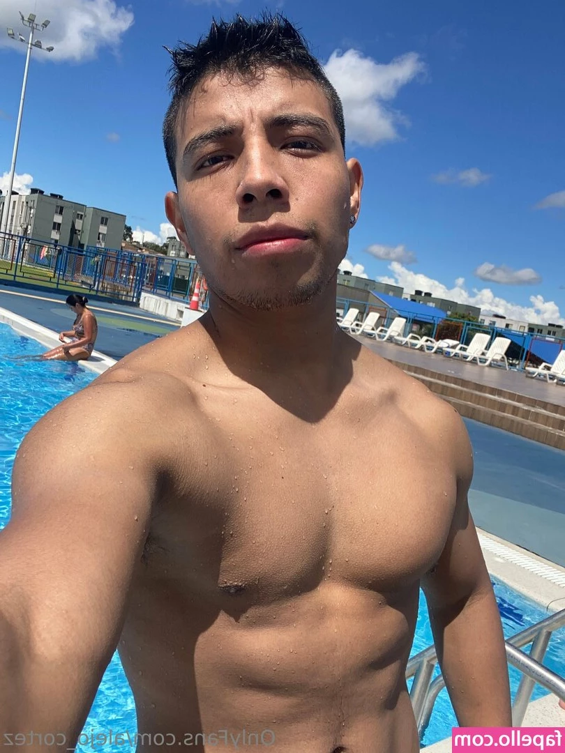 alejo_cortez [ alejo-cortez ] - Being goofy 😂😂
