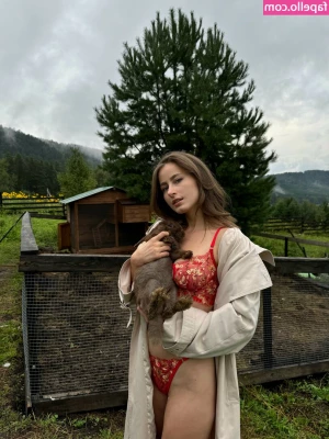 Toma Efremova [ toma-efremova ] - Code Red ❤️ go on babe suck on em
