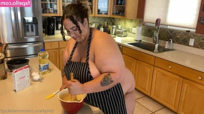 mmmilkygf - I leak a pretty good amount in this one, right before my shower.