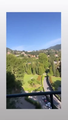Chloe Bennet [ chloe-bennet ] - Non si respira con questo caldo  é meglio svestirsi un po  I can t
