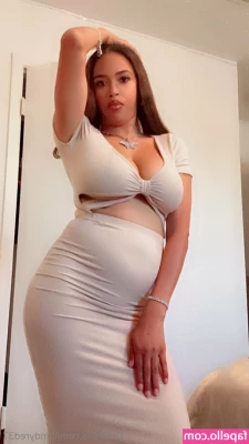 candyred37 - I’d love to be fucked on this counter please and thank you. 🤤