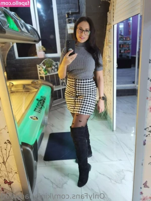 kinky.lady.000 [ kinky-lady-000 ] - i m waiting for you to slide these off   what would you do with me