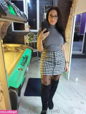 kinky.lady.000 [ kinky-lady-000 ] - I could use an extra hand