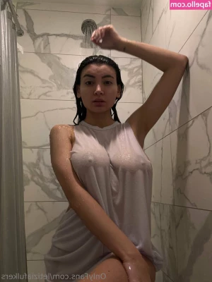 Letizia Fulkers [ letizia-fulkers-5 ] - big belly show off    do you know how hard it is to not walk around
