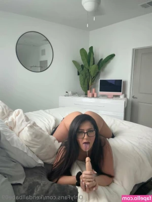 kendallbabe09 - Smoking outside and showing off My outfit... non nude
