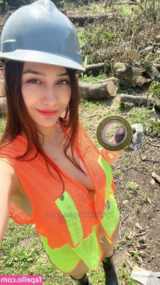 knottykyara - Your NAUGHTY INDIAN SLUT is heading for a workout but of course I