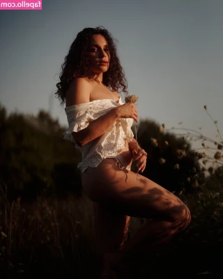 Smallcurlyfry - Want some watermelon 🍉 More pics coming on OnlyFans.com/PiperBlush