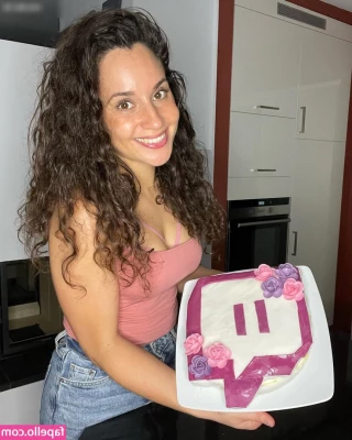 Smallcurlyfry - https onlyfans com sequoia839 rec 4448699Give this gal a follow