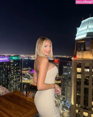 Antonella Mantovano [ antonella-mantovano ] - How would like me?