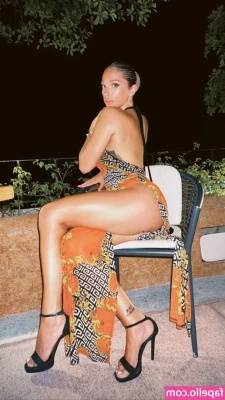 Antonella Mantovano [ antonella-mantovano ] - Ughhh my messages aren’t sending 😑 but here Two discounted nudes