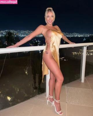 Antonella Mantovano [ antonella-mantovano ] - You wouldn t think I was naked in the parking lot 2 minutes before