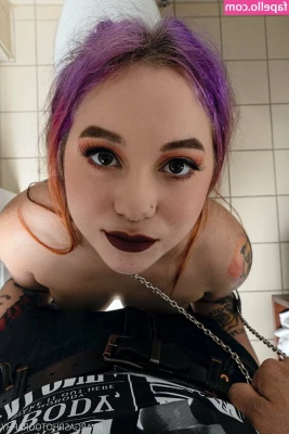rvargasphotography - lift my shirt up for a little surprise