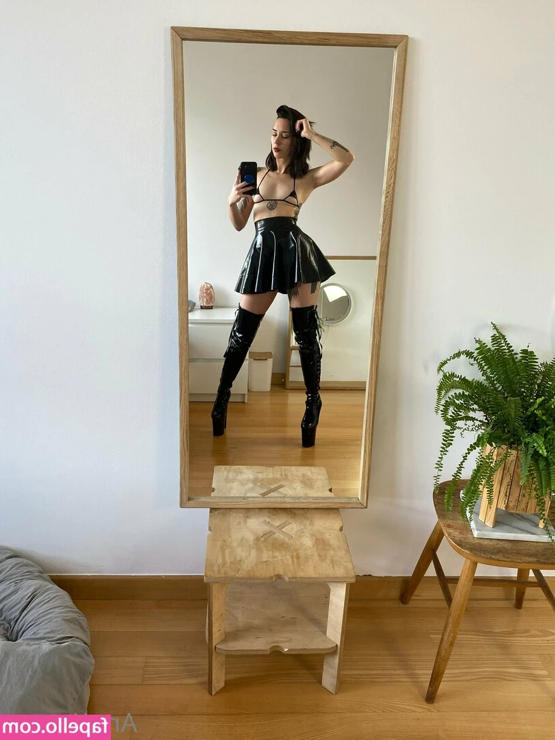 AnaKatana - I made a Valentines wishlist and the link is in my bio