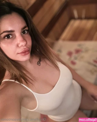 evaaroseex - Laying here all alone