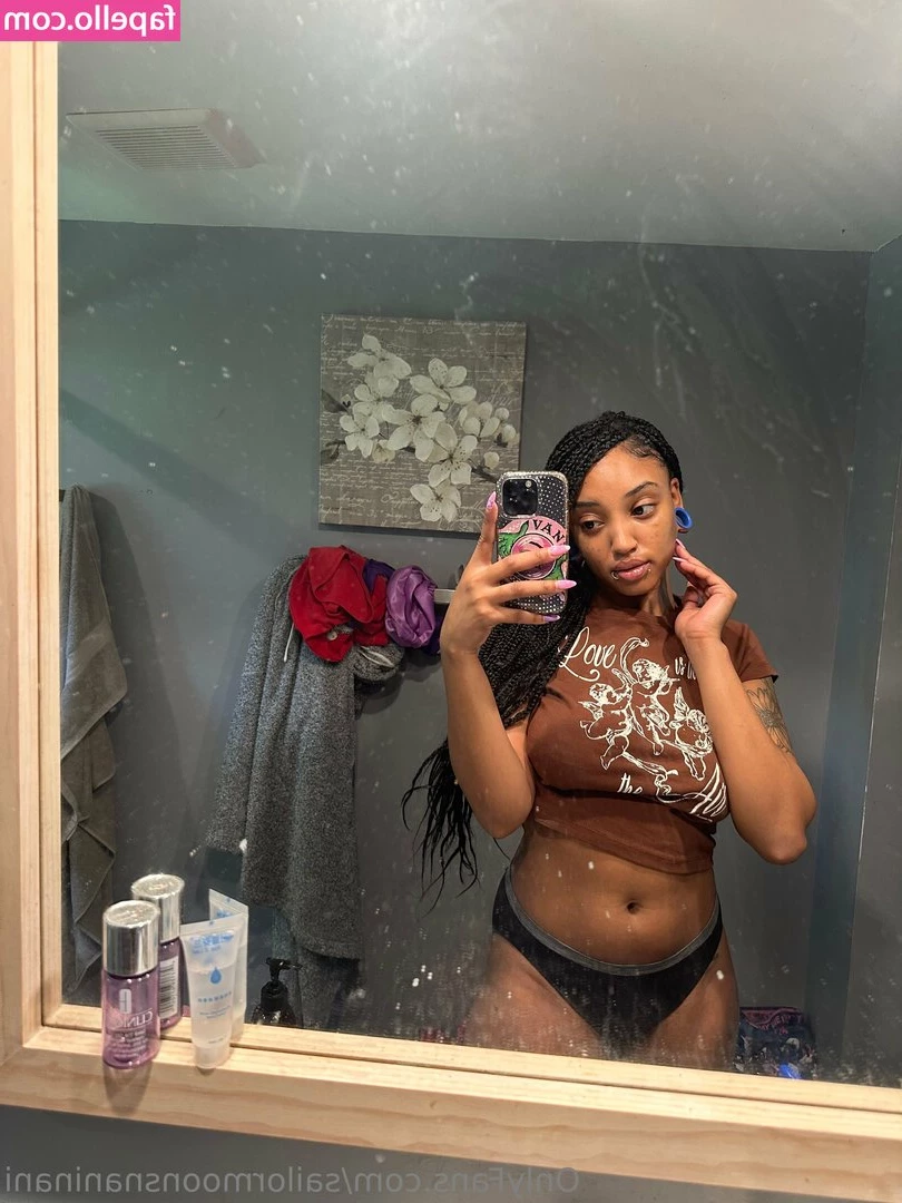 sailormoonsnaninani - Here’s a cute sexy pic of me 💋