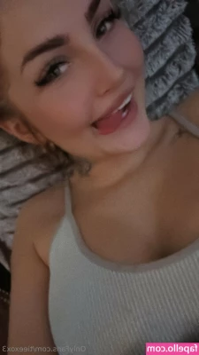 tieexox3 - Do you want to put your head in between my 🍒? 😝🙈