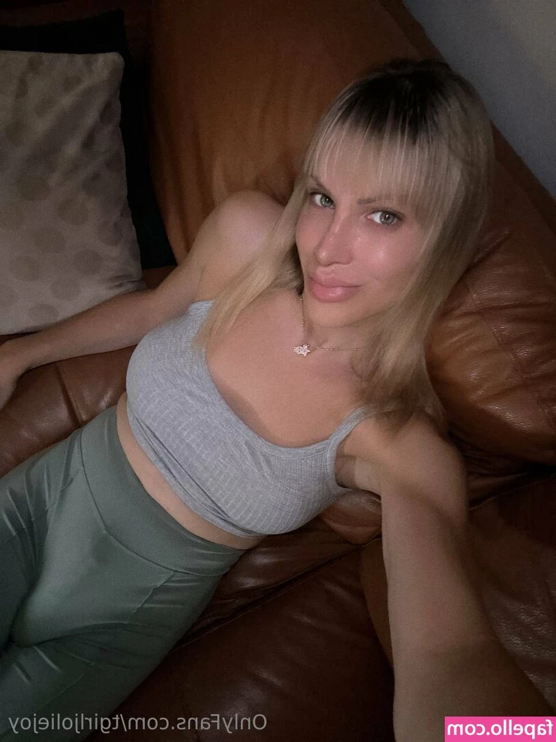 vaniaunleashed - I wanna have someone's head between my legs, squished between my