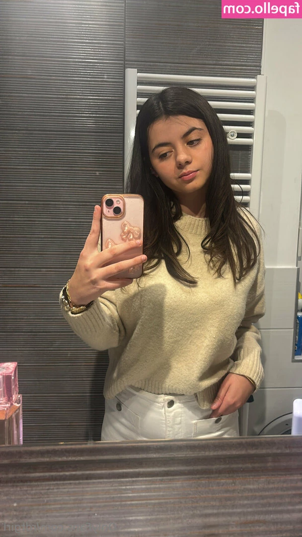 rdtgirl - Finally settling in my new apartment  Now for a New background for