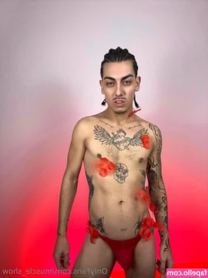  [ muscle-show ] - 有fans 要求想睇一些之前在patreon 的相片 