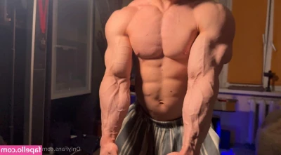  [ muscle-show ] - Kisses Baby
