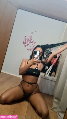 urlittlemia - My perfect toes have you taking out loans and begging to buy me
