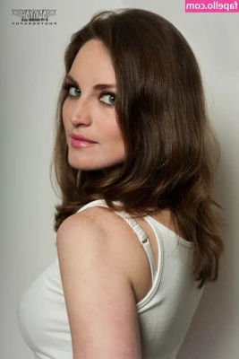  [ local-tv-presenters ] - How would you like to see me shag your wife in the ass like this?