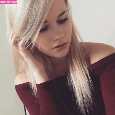  [ local-tv-presenters ] - Chillin with no make-up on 😘 part 1