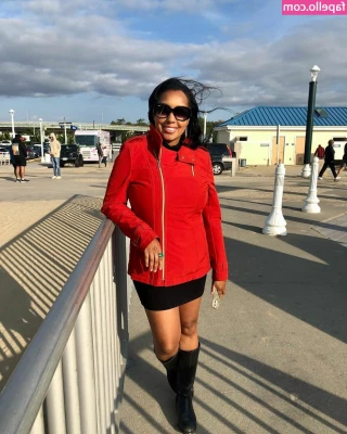  [ local-tv-presenters ] - A bitch in heat...