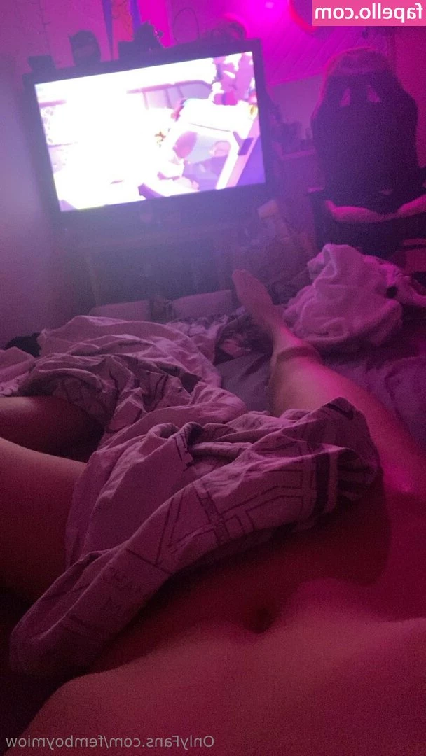  [ femboymiow ] - Who s been watching the women s World Cup