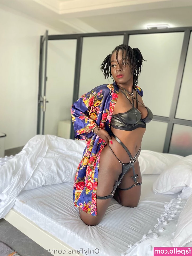 evelyna.black [ evelyna-black ] - I hear we have an ass man in the audience  How s this