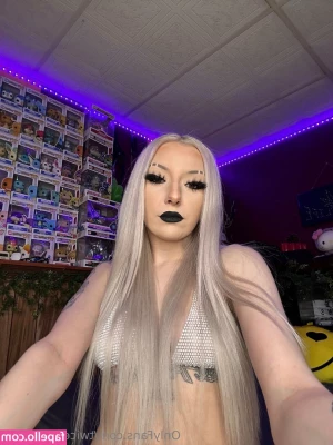 twicebakedfree - For you feet lovers  I ve had so many requests for my feet  So for