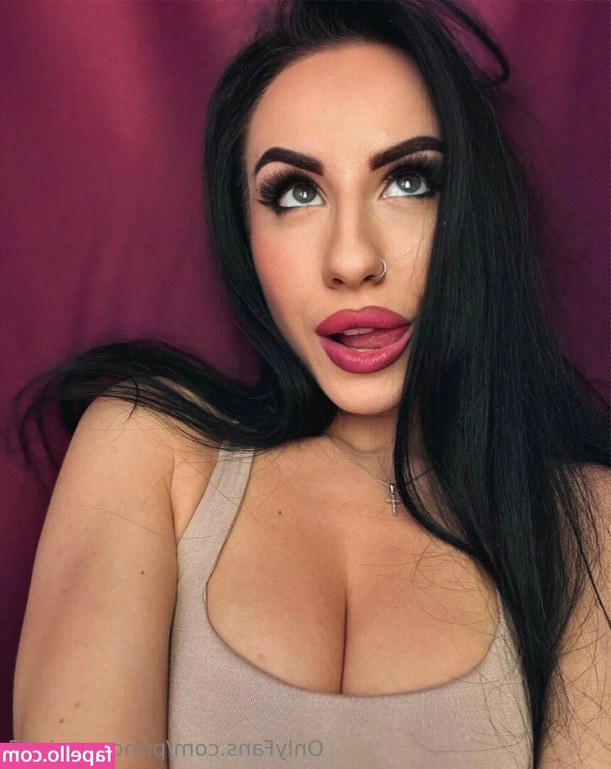 freeprincessmia07 - I'm back babbyyyy we were out of commission for alittle bit🩸🙃